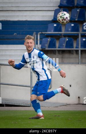 Dominik Ernst of 1. FC Magdeburg passes the ball during the 3. Liga match between 1. FC Magdeburg and 1. FC Kaiserslautern at MDCC-Arena on March 20, 2021 in Magdeburg, Germany. (Photo by Peter Niedung/NurPhoto) Stock Photo