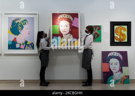 LONDON, UNITED KINGDOM - MARCH 26, 2021: Staff members hold Andy Warhol's (1928-1987) Queen Elizabeth II, from: Reigning Queens (Royal Edition) screenprint in colours with diamond dust, 1985, estimate: £100,000-150,000 during preparations for 'Prints & Multiples' online sale at Christie's auction house, on March 26, 2021 in London, England. (Photo by WIktor Szymanowicz/NurPhoto) Stock Photo