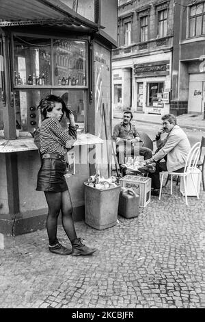 Sneaky looks in Heinrichplatz, West Berlin, Germany, 1983. Stock Photo