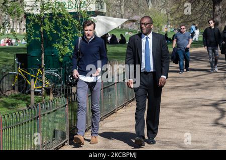 LONDON, UNITED KINGDOM - MARCH 29, 2021: Secretary of State for Business, Energy and Industrial Strategy Kwasi Kwarteng (R) walks in the sunny weather in St James's Park as Coronavirus lockdown restrictions are eased across England, on 29 March, 2021 in London, England. Under the government's four stage plan to unlock the country as the vaccination programme progresses and Covid-19 infection rates continue to fall further relaxation of restrictions is expected on 12 April. (Photo by WIktor Szymanowicz/NurPhoto) Stock Photo