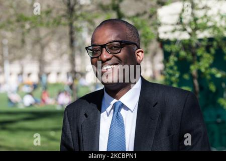 LONDON, UNITED KINGDOM - MARCH 29, 2021: Secretary of State for Business, Energy and Industrial Strategy Kwasi Kwarteng walks in the sunny weather in St James's Park as Coronavirus lockdown restrictions are eased across England, on 29 March, 2021 in London, England. Under the government's four stage plan to unlock the country as the vaccination programme progresses and Covid-19 infection rates continue to fall further relaxation of restrictions is expected on 12 April. (Photo by WIktor Szymanowicz/NurPhoto) Stock Photo