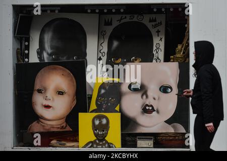 A person walks past the Decor Furniture Gallery in Dublin city center during level 5 COVID-19 lockdown. On Thursday, April 1, 2021, in Dublin, Ireland. (Photo by Artur Widak/NurPhoto) Stock Photo