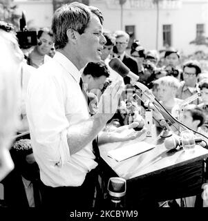 Robert F. Kennedy speaking to a crowd, 1968. Stock Photo