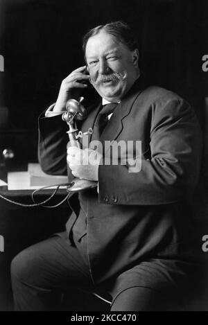 President William Howard Taft smiling while talking on the telephone, 1908. Stock Photo