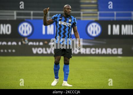 Romelu Lukaku of FC Internazionale gestures during the Serie A match between FC Internazionale and US Sassuolo at Stadio Giuseppe Meazza on April 07, 2021 in Milan, Italy. Sporting stadiums around Italy remain under strict restrictions due to the Coronavirus Pandemic as Government social distancing laws prohibit fans inside venues resulting in games being played behind closed doors. (Photo by Giuseppe Cottini/NurPhoto) Stock Photo