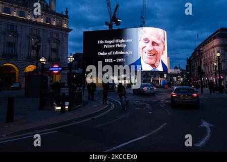 LONDON, UNITED KINGDOM - APRIL 09, 2021: A tribute to Prince Philip is displayed on the large screen in Piccadilly Circus following the announcement of his death, on 09 April, 2021 in London, England. The Duke of Edinburgh, the Queen's husband of more than seventy years, has died this morning at the age of 99 at Windsor Castle. (Photo by WIktor Szymanowicz/NurPhoto) Stock Photo