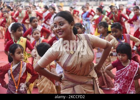 Woman and girls dancing as they are participated in a Bihu folk dance workshop ahead of Rongali Bihu Festival on April 09, 2021 in Guwahati, Assam, India. Bihu dance is an indigenous folk dance from the Indian state of Assam related to the Bihu festival and an important part of Assamese culture. (Photo by David Talukdar/NurPhoto) Stock Photo