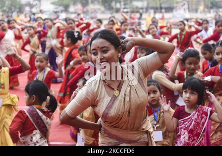 Woman and girls dancing as they are participated in a Bihu folk dance workshop ahead of Rongali Bihu Festival on April 09, 2021 in Guwahati, Assam, India. Bihu dance is an indigenous folk dance from the Indian state of Assam related to the Bihu festival and an important part of Assamese culture. (Photo by David Talukdar/NurPhoto) Stock Photo