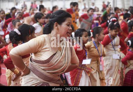 Woman and girls dancing as they are participated in a Bihu folk dance workshop ahead of Rongali Bihu Festival on April 09, 2021 in Guwahati, Assam, India. Bihu dance is an indigenous folk dance from the Indian state of Assam related to the Bihu festival and an important part of Assamese culture. (Photo by David Talukdar/NurPhoto) Stock Photo