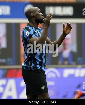 Romelu Lukaku of FC Internazionale gestures during the Serie A match between FC Internazionale and Cagliari Calcio at Stadio Giuseppe Meazza on April 11, 2021 in Milan, Italy. Sporting stadiums around Italy remain under strict restrictions due to the Coronavirus Pandemic as Government social distancing laws prohibit fans inside venues resulting in games being played behind closed doors. (Photo by Giuseppe Cottini/NurPhoto) Stock Photo