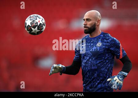Willy Caballero of Chelsea during the warm-up before the UEFA Champions League Quarter Final Second Leg match between Chelsea FC and FC Porto at Estadio Ramon Sanchez Pizjuan on April 13, 2021 in Seville, Spain. Sporting stadiums around Spain remain under strict restrictions due to the Coronavirus Pandemic as Government social distancing laws prohibit fans inside venues resulting in games being played behind closed doors. (Photo by Jose Breton/Pics Action/NurPhoto) Stock Photo
