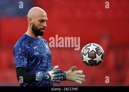 Willy Caballero of Chelsea during the warm-up before the UEFA Champions League Quarter Final Second Leg match between Chelsea FC and FC Porto at Estadio Ramon Sanchez Pizjuan on April 13, 2021 in Seville, Spain. Sporting stadiums around Spain remain under strict restrictions due to the Coronavirus Pandemic as Government social distancing laws prohibit fans inside venues resulting in games being played behind closed doors. (Photo by Jose Breton/Pics Action/NurPhoto) Stock Photo