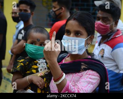 Indian women voter showing inked finger after casting her vote at a polling during the state legislative assembly elections in Barasat, North 24 Pargana district outskirts of Kolkata, India on 17th April, 2021. (Photo by Sonali Pal Chaudhury/NurPhoto) Stock Photo