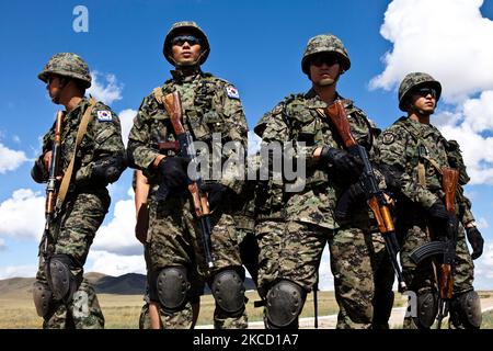 Army Special Forces soldiers from ODA 3336, 3rd Special Forces Group ...