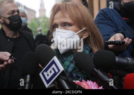 Italian singer Rita Pavone is seen at the Burial chamber of Italian singer Milva at Teatro Strehler in Milan, Italy on April 27, 2021. (Photo by Mairo Cinquetti/NurPhoto) Stock Photo