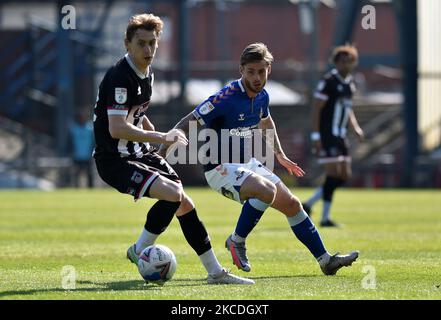 OLDHAM, UK. APRIL 24TH Oldham Athletic's Conor McAleny tussles with Elliott Hewitt of Grimsby Town during the Sky Bet League 2 match between Oldham Athletic and Grimsby Town at Boundary Park, Oldham, England on 24th April 2021. (Photo by Eddie Garvey/MI News/NurPhoto) Stock Photo