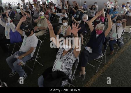 Older adults are entertained in the observation area inside the National Preparatory School No. 9 Pedro de Alba in the municipality of Gustavo A. Madero, Mexico City, Mexico, on April 27, 2021 where they received the second dose of the Sputnik V vaccine during the health emergency and the orange epidemiological traffic light in the capital. (Photo by Gerardo Vieyra/NurPhoto) Stock Photo