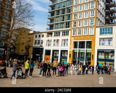 There is already a long line of people waiting for outside to get in one of the Primark stores in the city, during the first day that stores and terraces allowed to open again with Corona measures, in Nijmegen, The Netherlands, on April 28th, 2021. (Photo by Romy Arroyo Fernandez/NurPhoto) Stock Photo