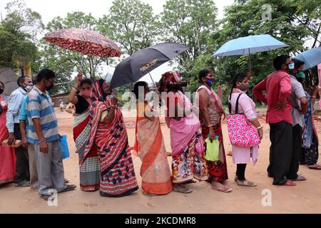 People in queue outside a vaccination centre to get their COVID-19 vaccine, in Guwahati, Assam, India on Friday, 30 April 2021. India enters the third phase of its coronavirus vaccination program it intends to vaccinate all those aged above 18 years from May 1 in the country. (Photo by David Talukdar/NurPhoto) Stock Photo