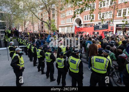 LONDON, UNITED KINGDOM - May 01, 2021: Police officers stand outside the headquarters of the Home Office in central London during 'Kill the Bill' protest march against government’s Police, Crime, Sentencing and Courts Bill (PCSC Bill), which would give police officers and the Home Secretary new powers to impose conditions on protests and public processions, on 01 May, 2021 in London, England. The protest organised by a coalition of different groups including Black Lives Matter and Women’s Strike Assembly is part of a national day of action with at least 46 protests happening across the UK on I Stock Photo