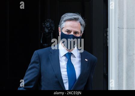 LONDON, UNITED KINGDOM - MAY 04, 2021: U.S. Secretary of State Antony Blinken leaves 10 Downing Street after talks with British Prime Minister Boris Johnson, on 04 May 2021 in London, England. Secretary Blinken visits London for the G7 Foreign and Development Ministers' Meeting, the first in-person meeting since the COVID-19 pandemic began, to discuss issues such as coronavirus recovery, climate change and growing tensions with Russia and China. (Photo by WIktor Szymanowicz/NurPhoto) Stock Photo