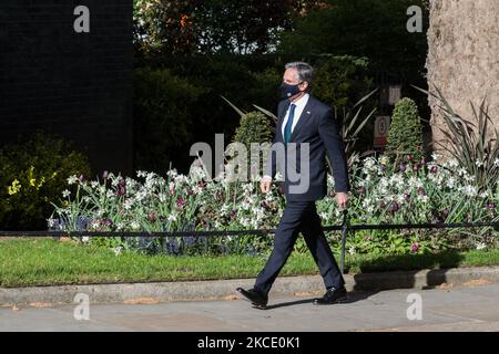 LONDON, UNITED KINGDOM - MAY 04, 2021: U.S. Secretary of State Antony Blinken arrives at 10 Downing Street for talks with British Prime Minister Boris Johnson, on 04 May 2021 in London, England. Secretary Blinken visits London for the G7 Foreign and Development Ministers' Meeting, the first in-person meeting since the COVID-19 pandemic began, to discuss issues such as coronavirus recovery, climate change and growing tensions with Russia and China. (Photo by WIktor Szymanowicz/NurPhoto) Stock Photo