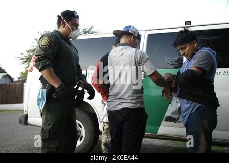 US Border Patrol agents detain illigal migrants on May 10, 2021 in Roma Texas, USA. According to unofficial estimates approximately 200,000 migrants have crossed into the United States along the southern border since February 2021. (Photo by John Lamparski/NurPhoto) Stock Photo