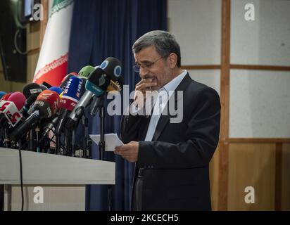 Former president Mahmoud Ahmadinejad reads his statement while attending a press center after registering as a candidate for June 18, presidential elections, in the Iranian Interior Ministry building in central Tehran on May 12, 2021. (Photo by Morteza Nikoubazl/NurPhoto) Stock Photo