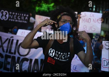 A man speaks during a protest against racism and police violence amidst the Coronavirus (COVID-19) pandemic in Rio de Janeiro, Brazil, on May 13, 2021. A massive police operation against drug traffickers in Jacarezinho favela left 25 people dead on Thursday May 6, while residents and activists claimed human rights abuses. (Photo by Andre Borges/NurPhoto) Stock Photo