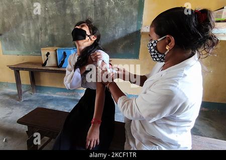 Beneficiaries getting vaccine against COVID-19 coronavirus disease, at a vaccination centre at Hajo in Kamrup District of Assam, india on May 21,2021. (Photo by Anuwar Hazarika/NurPhoto) Stock Photo