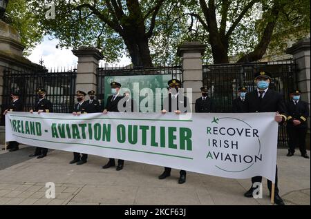 Pilots’ group 'Recover Irish Aviation' demonstrating outside Leinster House in Dublin. On Monday, 24 May 2021, in Dublin, Ireland. (Photo by Artur Widak/NurPhoto) Stock Photo