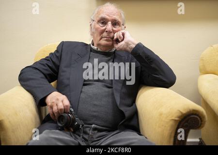 The filmmaker Carlos Saura during the portrait session in Madrid, Spain on May 26, 2021. (Photo by Oscar Gonzalez/NurPhoto) Stock Photo