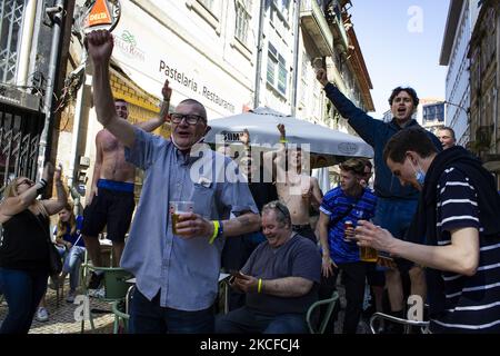 English supporters celebrate in the city of Porto for the final of the UEFA Champions League - Manchester City vs Chelsea FC, on May 29, 2021 in Porto, Portugal. (Photo by Rita Franca/NurPhoto) Stock Photo