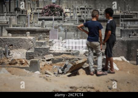 A picture taken on May 30, 2021 shows the damage around tombs in the old Shujaiya cemetery in Gaza City. - A ceasefire was reached late last week after 11 days of deadly violence between Israel and the Hamas movement which runs Gaza, stopping Israel's devastating bombardment on the overcrowded Palestinian coastal enclave which, according to the Gaza health ministry, killed 248 Palestinians, including 66 children, and wounded more than 1,900 people. Meanwhile, rockets from Gaza claimed 12 lives in Israel, including one child and an Israeli soldier. (Photo by Majdi Fathi/NurPhoto) Stock Photo