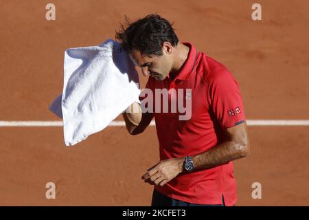 Roger Federer of Switzerland during his 6-2 6-4 6-3 victory over Dennis Istomin of Uzbekistan in the first round of the men’s singles at Roland Garros on May 31, 2021 in Paris, France.(Photo by Mehdi Taamallah/NurPhoto) Stock Photo