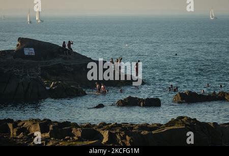 Swimmers line up before jumping into the water at Forty Foot in Sandycove, Dublin. On Tuesday, 1 June 2021, in Dublin, Ireland. (Photo by Artur Widak/NurPhoto) Stock Photo