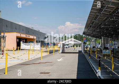 General view of Amazon Logistic Hub of Torrazza Piemonte where was organized the vaccination point inside the productive site. Amazon was the first to join the Piedmont Region's invitation to start vaccinations within companies staff and her familiar. On June 3, 2021 in Torrazza Piemonte, Turin, Italy. (Photo by Mauro Ujetto/NurPhoto) Stock Photo