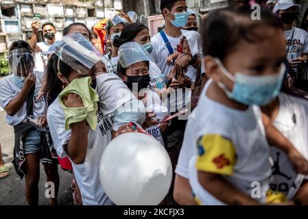 Relatives of Lilibeth Valdez mourn during her burial at a cemetery in Quezon City, Philippines, on June 4, 2021. Valdez, 52, was shot in the neck by drunk police master sergeant Hensie Zinampan on May 31. The killing was captured on video by the victim’s grandson.(Photo by Lisa Marie David/NurPhoto) Stock Photo