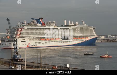 June 4, 2021 - Port Canaveral, Florida, United States - The Mardi Gras, Carnival Cruise Lines newest ship, turns around as it arrives at Port Canaveral, its home port, on June 4, 2021 in Port Canaveral, Florida. The 1,130-foot-long ship is the first cruise ship in the Americas powered by liquefied natural gas and the first to feature a roller coaster. (Photo by Paul Hennessy/NurPhoto) Stock Photo