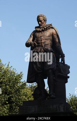 Statue of Simon Stevin in the city of Bruges (Brugge) in Belgium, Europe. Simon Stevin sometimes called Stevinus, was a Flemish mathematician, physicist and military engineer. (Photo by Creative Touch Imaging Ltd./NurPhoto) Stock Photo