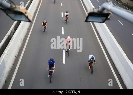 A road bike user tries to cross the Kampung Melayu-Rubber Non-Toll Flyover, Jakarta on June, 6, 2021. The Provincial Government (Pemprov) of Jakarta made a trial rule for the 3.7 kilometer Non-Toll Flyover (JLTN) towards Kampung Melayu-rubber as a special lane for road bike cyclists every weekend, the Non-Toll Flyover Policy (JLNT) for road bikes the bike is not for non-road bike cyclists which is open from 5 to 8 am, so that residents can enjoy a quiet road in the city center without any disturbance from other vehicles. (Photo by Dasril Roszandi/NurPhoto) Stock Photo