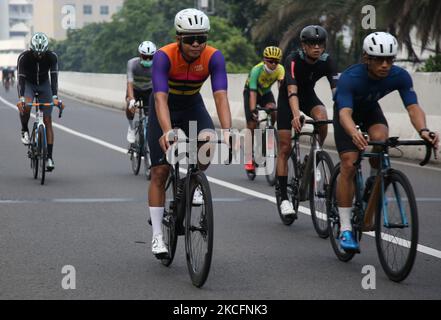 A road bike user tries to cross the Kampung Melayu-Rubber Non-Toll Flyover, Jakarta on June, 6, 2021. The Provincial Government (Pemprov) of Jakarta made a trial rule for the 3.7 kilometer Non-Toll Flyover (JLTN) towards Kampung Melayu-rubber as a special lane for road bike cyclists every weekend, the Non-Toll Flyover Policy (JLNT) for road bikes the bike is not for non-road bike cyclists which is open from 5 to 8 am, so that residents can enjoy a quiet road in the city center without any disturbance from other vehicles. (Photo by Dasril Roszandi/NurPhoto) Stock Photo