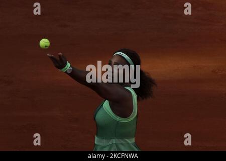 Serena Williams of the United States in action against Elena Rybakina of Kazakhstan in the 4th round of the singles on Court Philippe-Chatrier during the French Open Tennis Tournament at Roland Garros in Paris, France on June 06, 2021.(Photo by Mehdi Taamallah/NurPhoto) Stock Photo