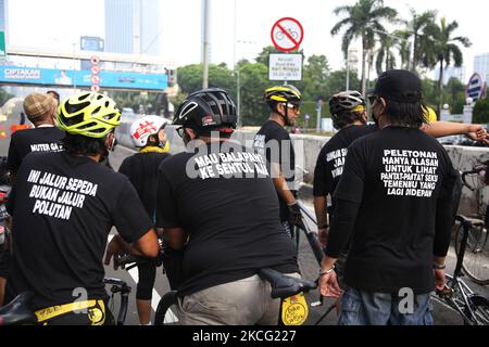 The Bicycle Community held a 'Blackday' action to protest the Road Bike lane on the Non-Toll Flyover (JLNT) in Kasablanka Jakarta, Indonesia on June 13, 2021. The Jakarta Transportation Agency will accommodate all proposals given by various parties in making new rules for users of Road Bikes and ordinary bicycles such as mountain bikes and folding bicycles. (Photo by Dasril Roszandi/NurPhoto) Stock Photo