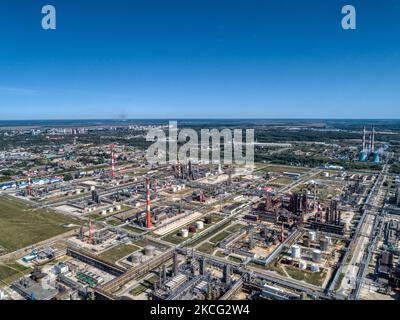 Industrial petrochemical and refining plant storage tanks Stock Photo