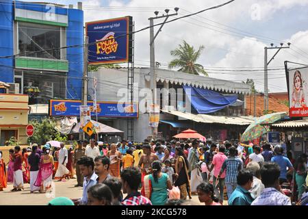 Crowds of Hindu devotees heading to the Nallur Kandaswamy Kovil (Nallur Temple) during the Nallur Ther Festival (Nallur Chariot Festival) at the Nallur Kandaswamy Kovil (Nallur Temple) in Jaffna, Sri Lanka. Hundreds of thousands of Tamil Hindu devotees from across the globe attended this festival. (Photo by Creative Touch Imaging Ltd./NurPhoto) Stock Photo