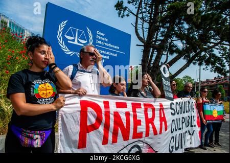 Chilean people are holding banners and flags in front of the ICC building, during a demonstration in support of Former Spanish judge Baltasar Garzon against Chilean's president Pinera, in The Hague, Netherlands on June 18th 2021. (Photo by Romy Arroyo Fernandez/NurPhoto) Stock Photo