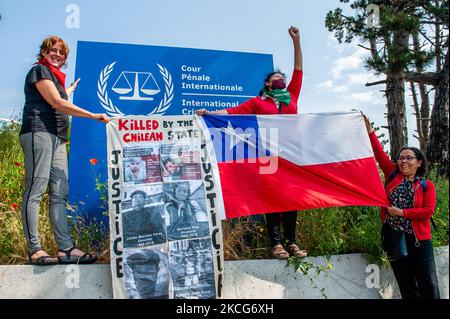 Chilean people are holding banners and flags in front of the ICC building, during a demonstration in support of Former Spanish judge Baltasar Garzon against Chilean's president Pinera, in The Hague, Netherlands on June 18th 2021. (Photo by Romy Arroyo Fernandez/NurPhoto) Stock Photo