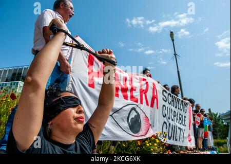 Chilean people are holding banners and flags in front of the ICC building, during a demonstration in support of Former Spanish judge Baltasar Garzon against Chilean's president Pinera, in The Hague, Netherlands on June 18th 2021. (Photo by Romy Arroyo Fernandez/NurPhoto) Stock Photo