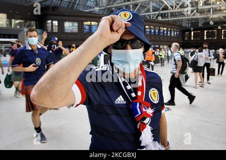 Scotland fans depart from Central Station towards the stadium ahead of the Euro 2020 match between Scotland and Croatia on June 22, 2021 in Glasgow, Scotland. (Photo by Ewan Bootman/NurPhoto) Stock Photo